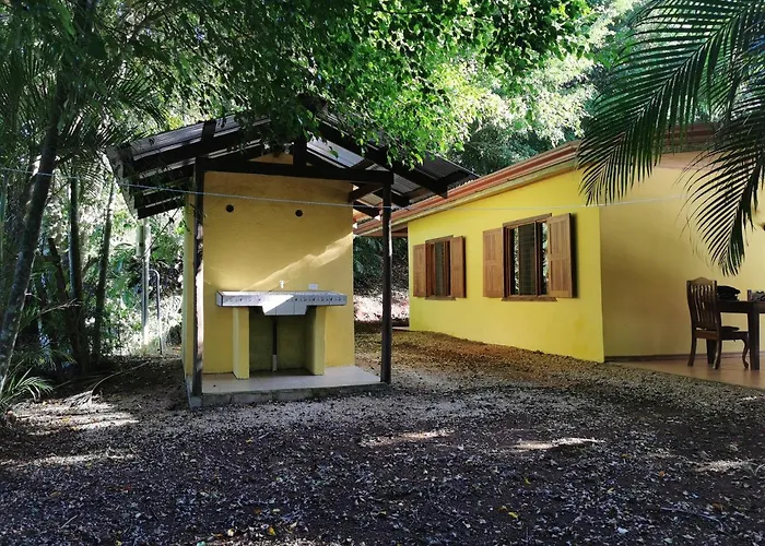 Blue Bungalow Lodge *