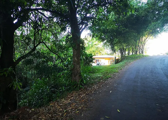 Blue Bungalow Lodge *